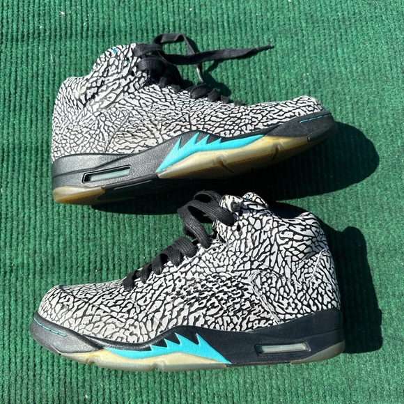 Jordan Athletic Shoes Black and Blue